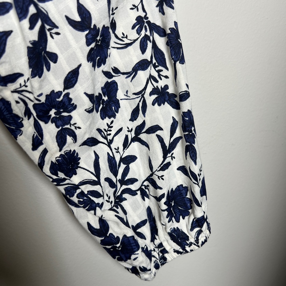 Old Navy 2X Plus Blue and White floral dress with shirred top and elastic cuffs - Picture 5 of 9